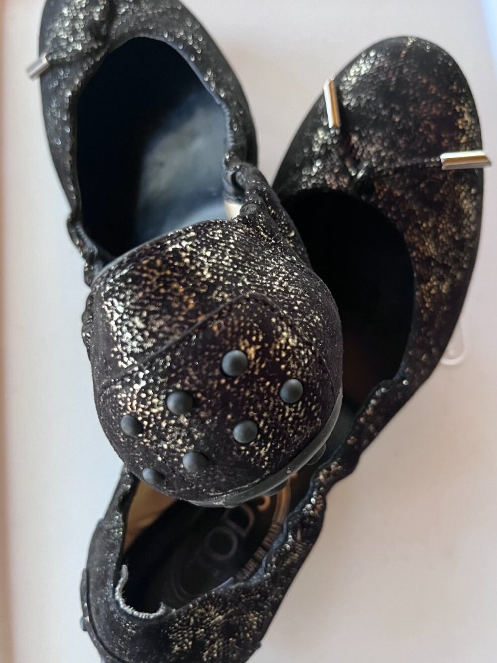 TOD'S Black & Gold Shimmer Metallic Leather Bow Flats β EU 38 (US 7.5)
